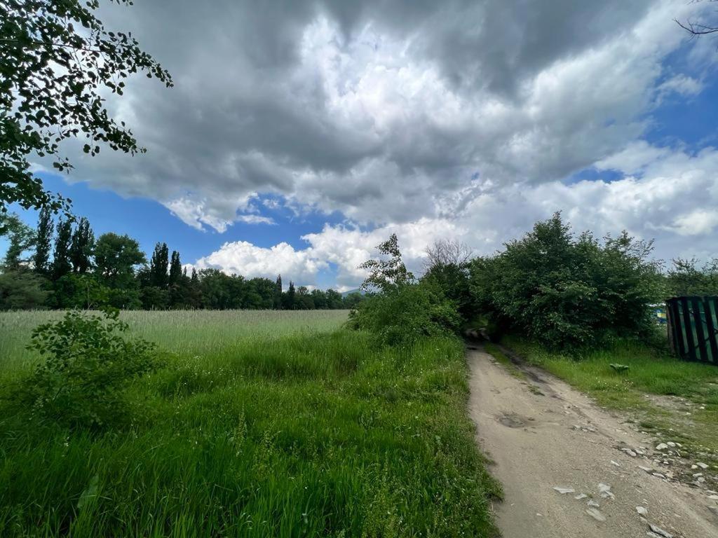 Къмпинг Частен Двор Bulgarian Campsite For Tents Kazanlŭk Exterior foto